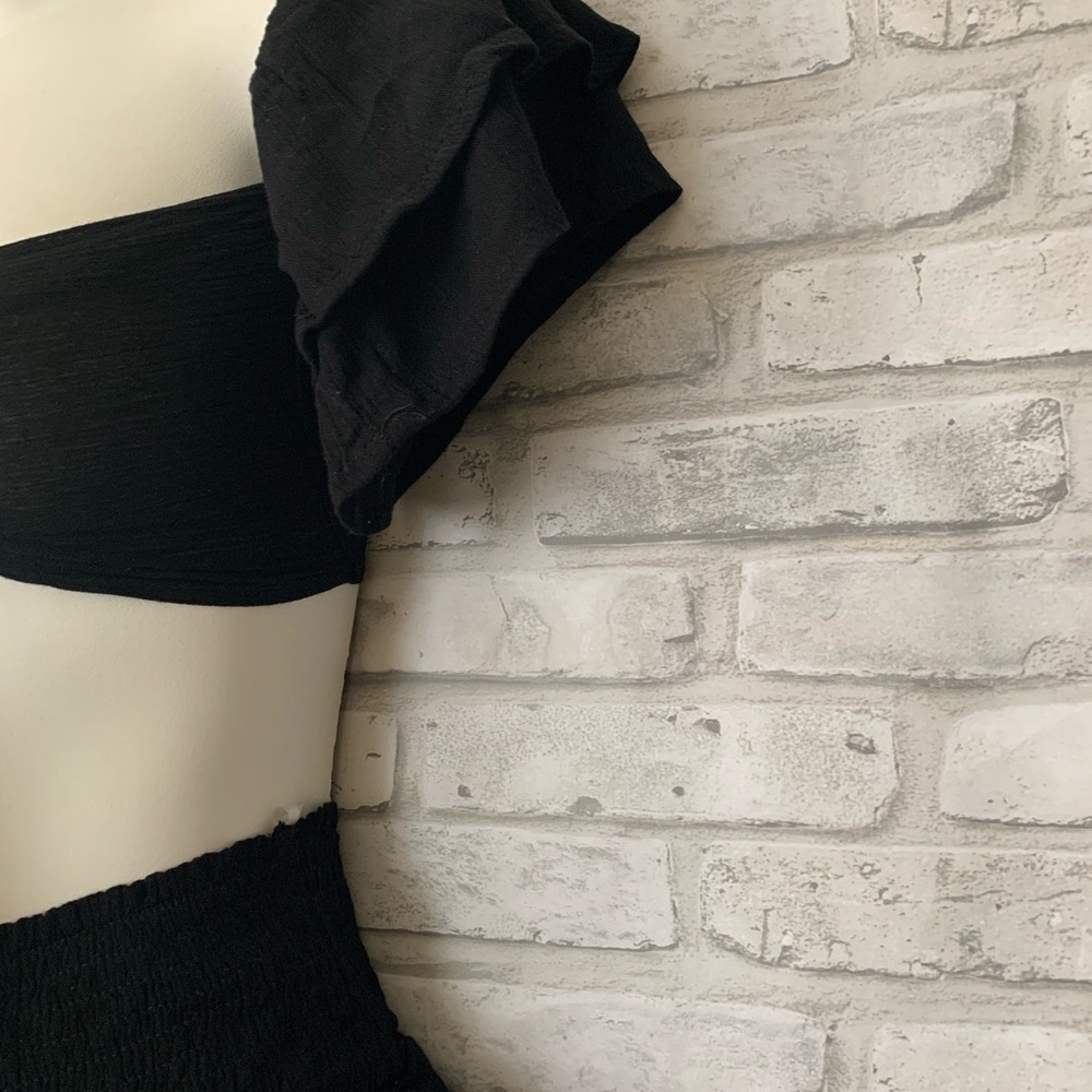 Sale Off The Shoulder Tie Front Short Set - Picture 4 of 10